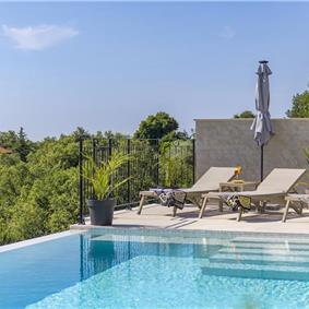 Luxury 4-Bedroom Villa with generous sized Infinity Pool near Buje, Istria. Sleeps 8
